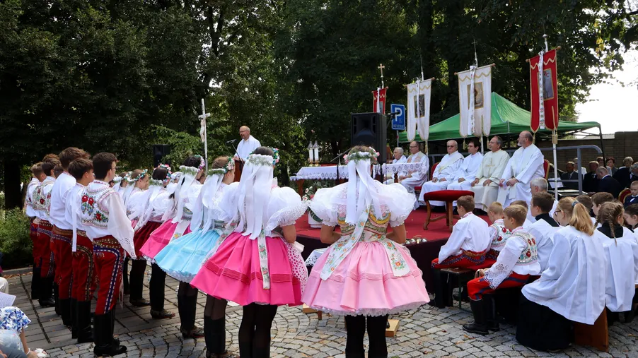 300letí pamětníci diecéze – o víkendu slavily dvě farnosti výročí posvěcení kostela